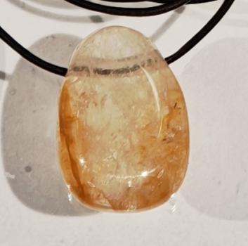 einzelner Limonitquarz "Golden Healer" mit optionalem Lederband